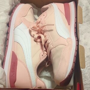 Puma Women's Pink Sneakers